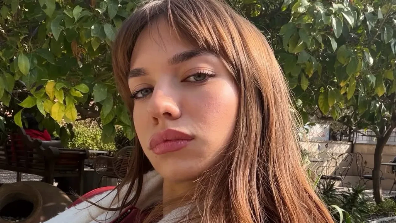 Eylül Tumbar ile Enes Koçak çiftinden mutluluk pozları! Konserde el ele