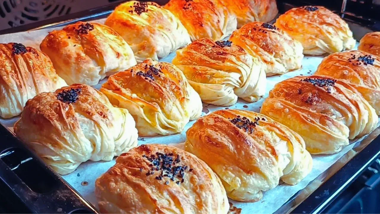 Gelinim Mutfakta pileli börek nasıl yapılır? Oklava gerektirmeyen, 10 dakikada hazırlanan tarif