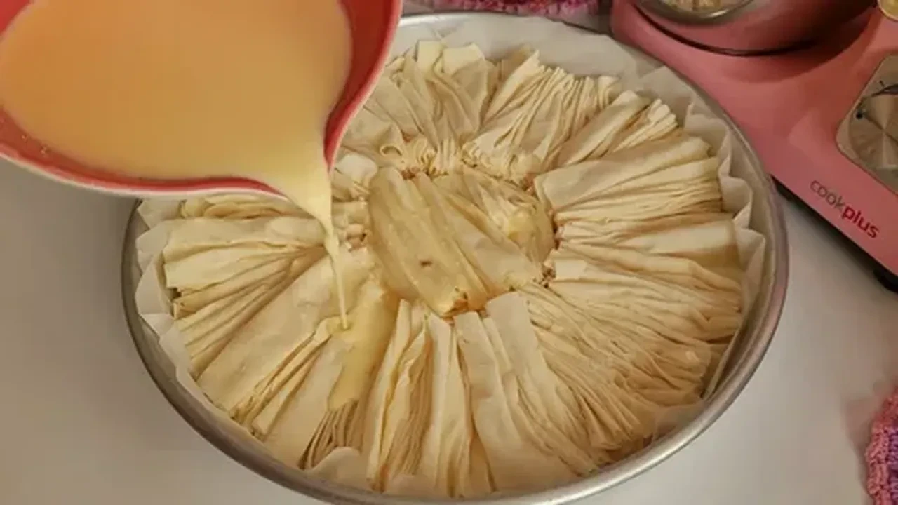Gelinim Mutfakta pileli börek nasıl yapılır? Oklava gerektirmeyen, 10 dakikada hazırlanan tarif