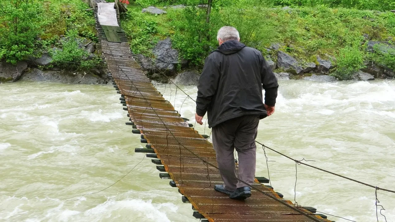 Giresun'daki bu köprülerden geçmek neredeyse imkansız! İtfaiye bile giremedi