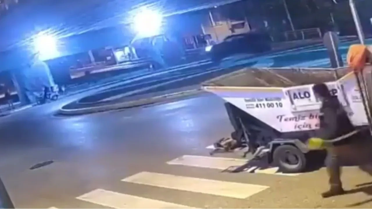 Gölcük'te feci kaza: Motosiklet pikaba çarptı, 2 ağır yaralı!