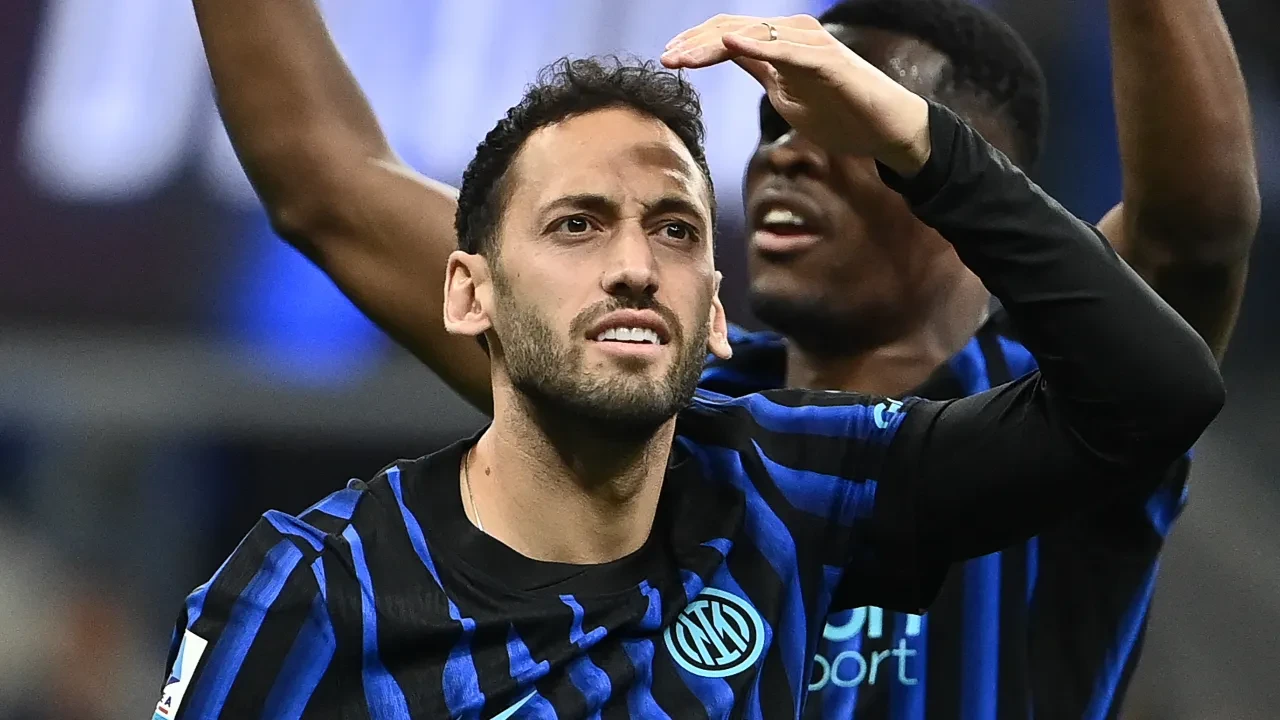 Hakan'ın Roma'ya attığı gol, ayın golü seçildi