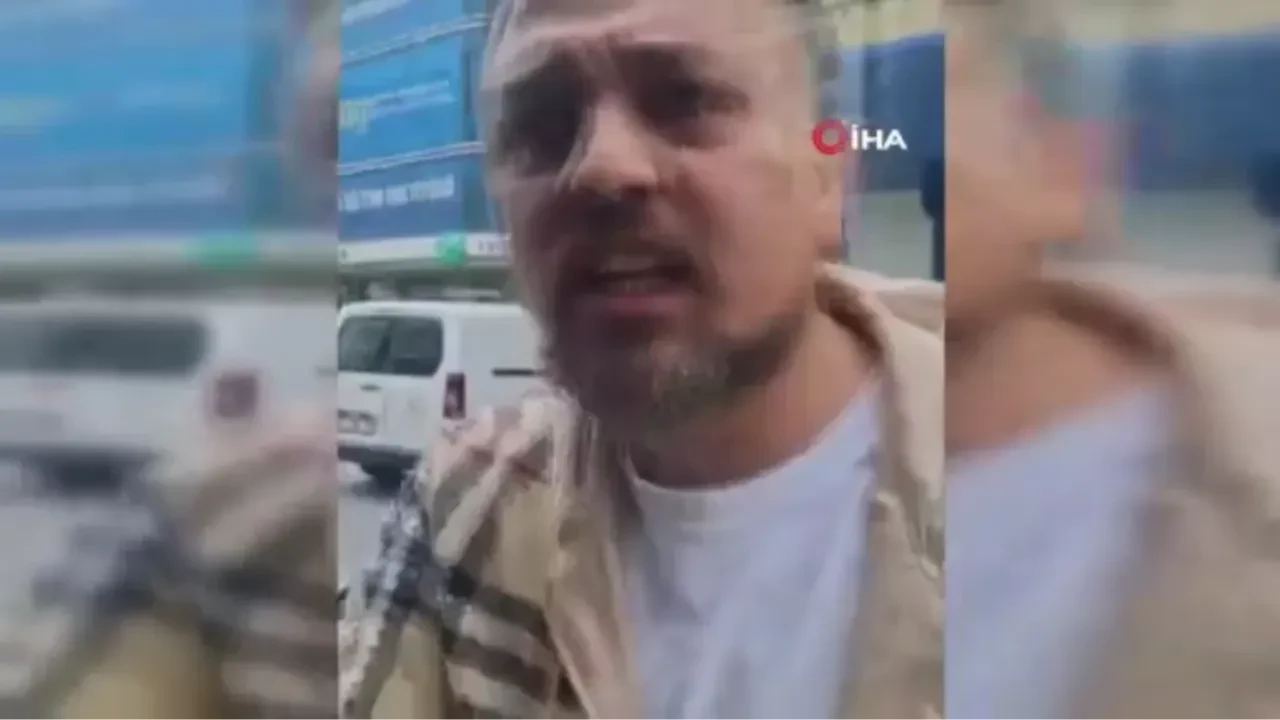 İETT otobüsünün önünü kesti, hakaretler savurdu! Yol verme tartışması kamerada