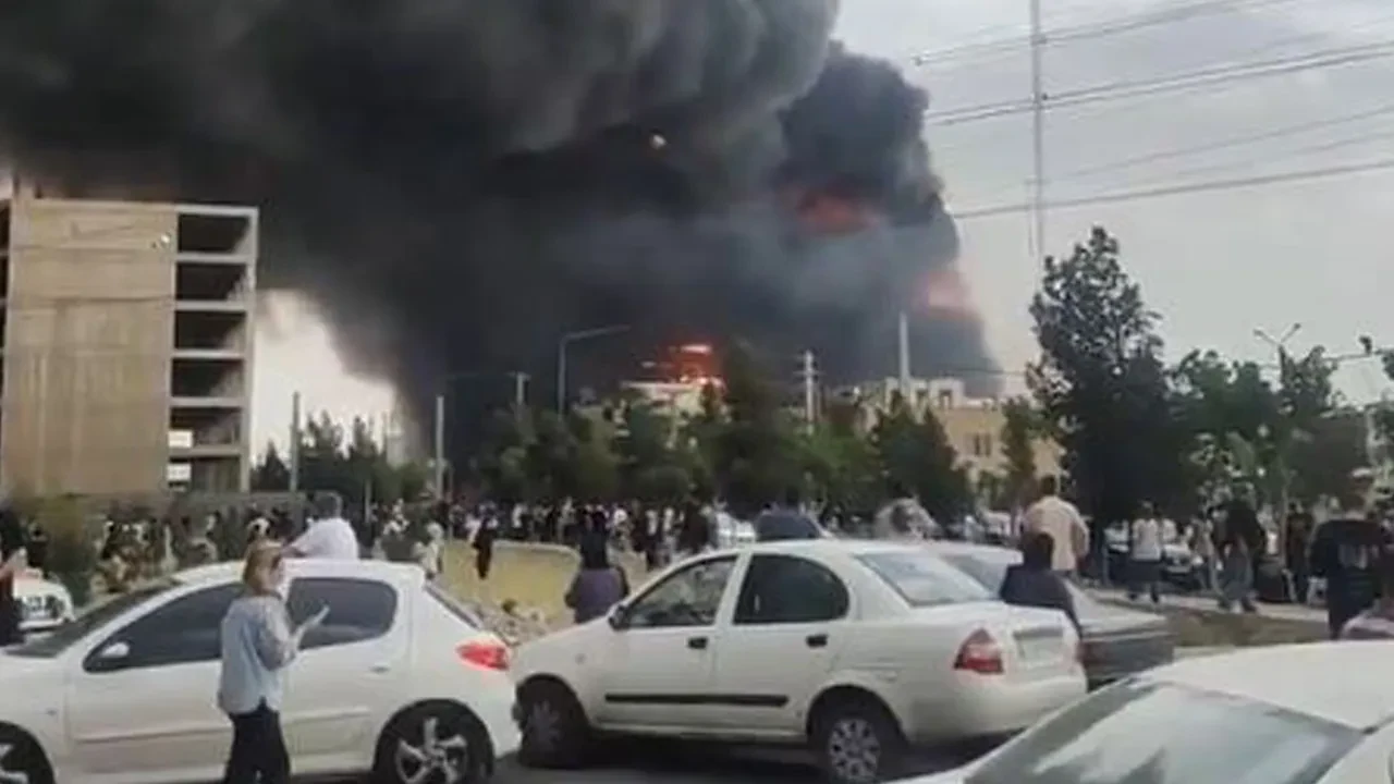İran'da alışveriş merkezinde yangın: 26 yaralı