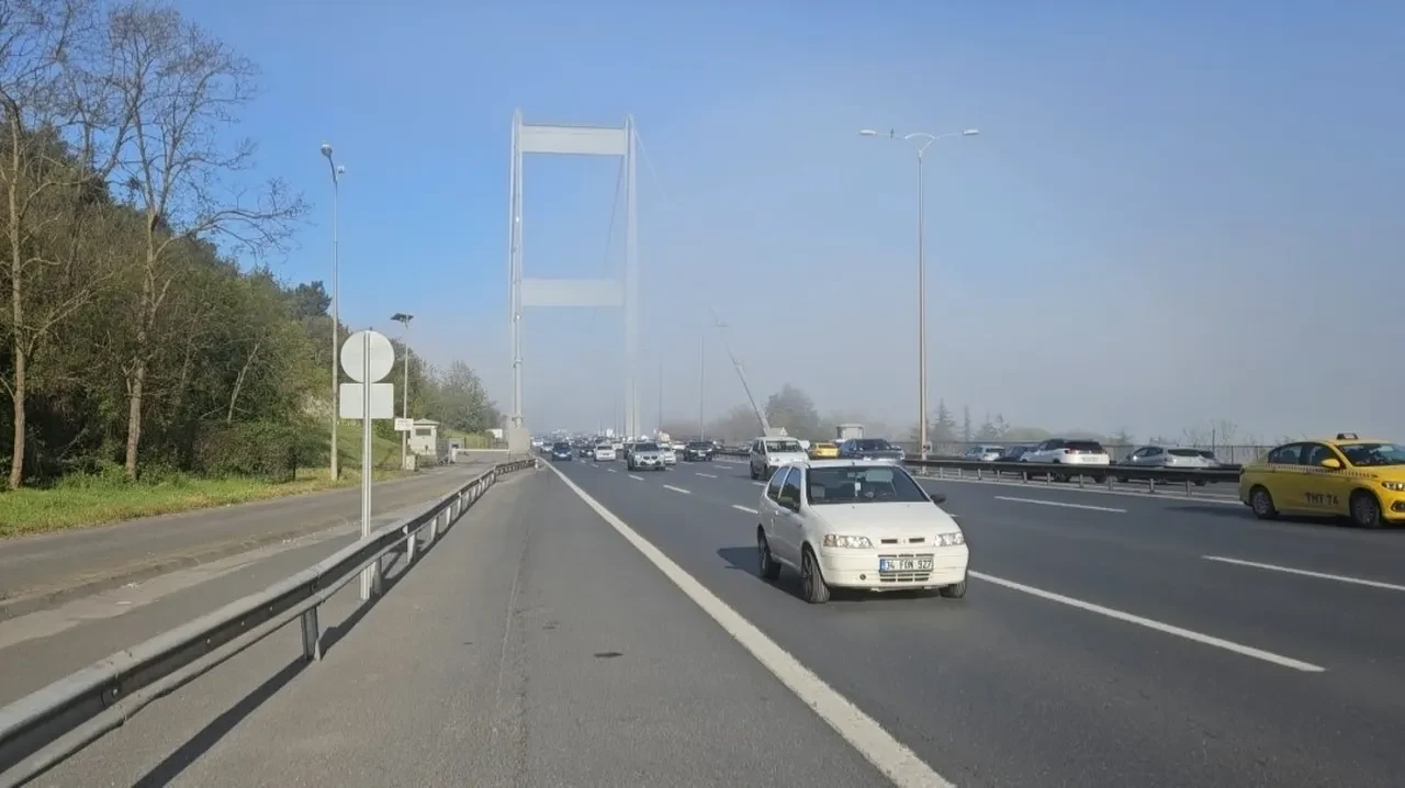 İstanbul'da sis alarmı! Boğaz hattı trafiğe kapatıldı: Sefer iptalleri peş peşe duyuruldu