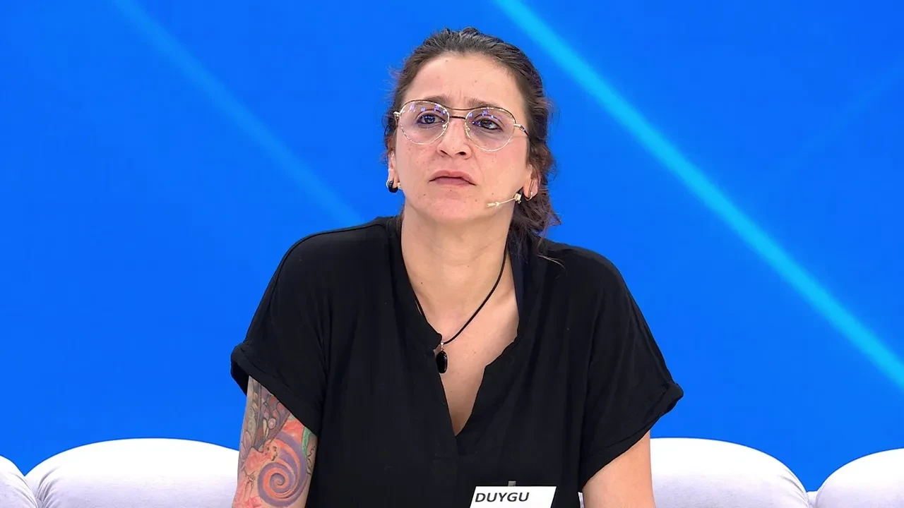 Metin Akpınar'ın 6 milyon TL'lik itirazına kızı Duygu Nebioğlu'ndan sert tepki! Babasına ateş püskürdü