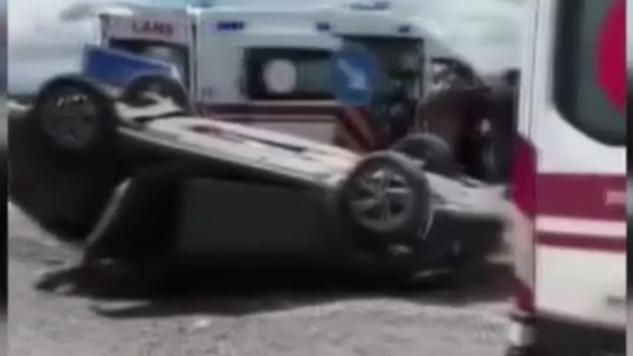 Mezuniyet kutlamasına giden öğrenciler kaza yaptı: 6 yaralı