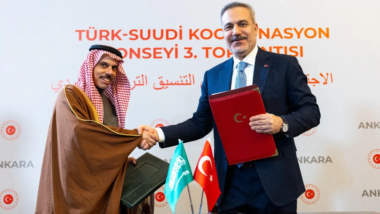 Türkiye ile Suudi Arabistan arasında diplomatik ve hususi pasaportlara vize muafiyeti anlaşması imzalandı!