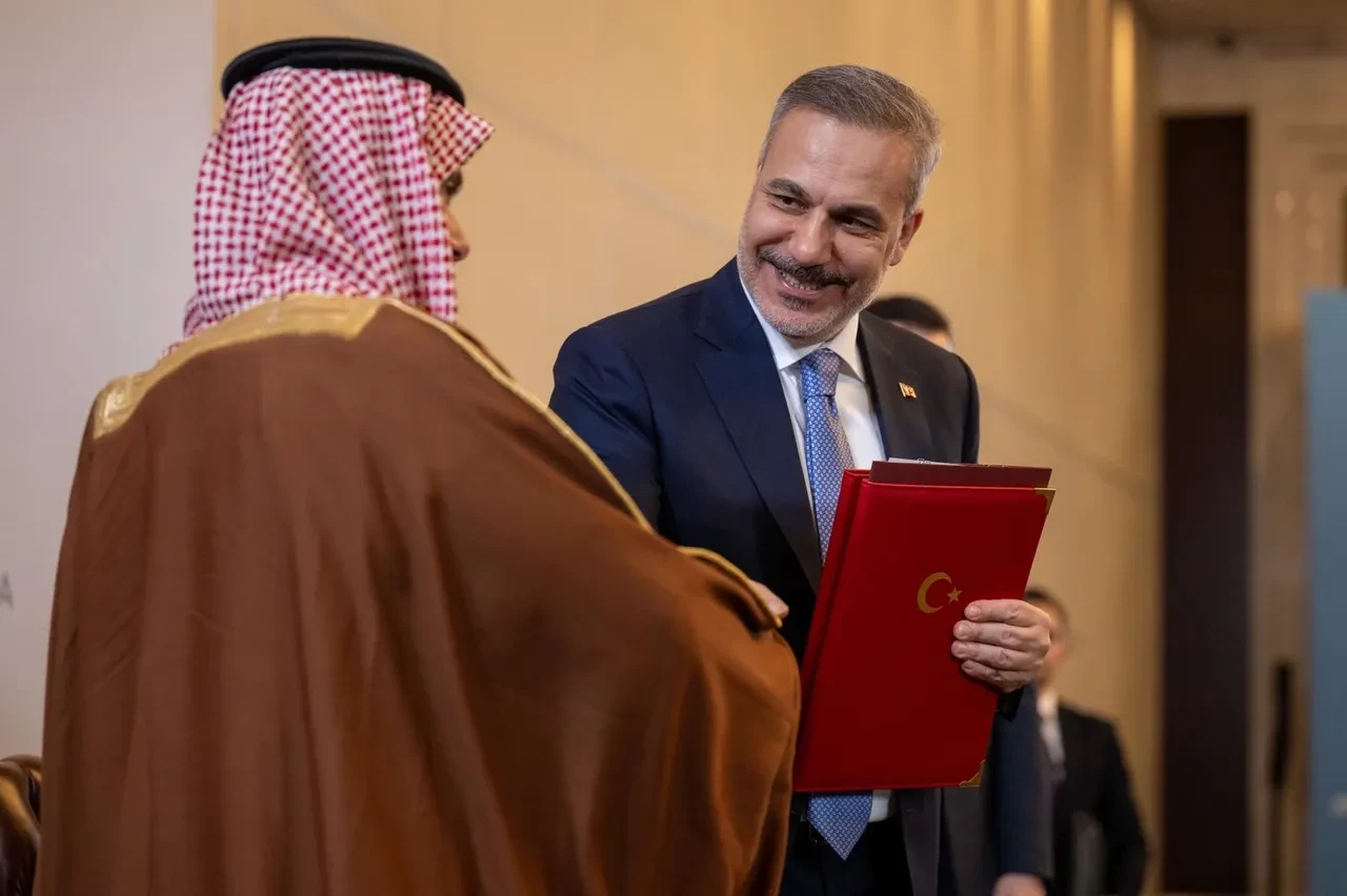 Türkiye ile Suudi Arabistan arasında diplomatik ve hususi pasaportlara vize muafiyeti anlaşması imzalandı!