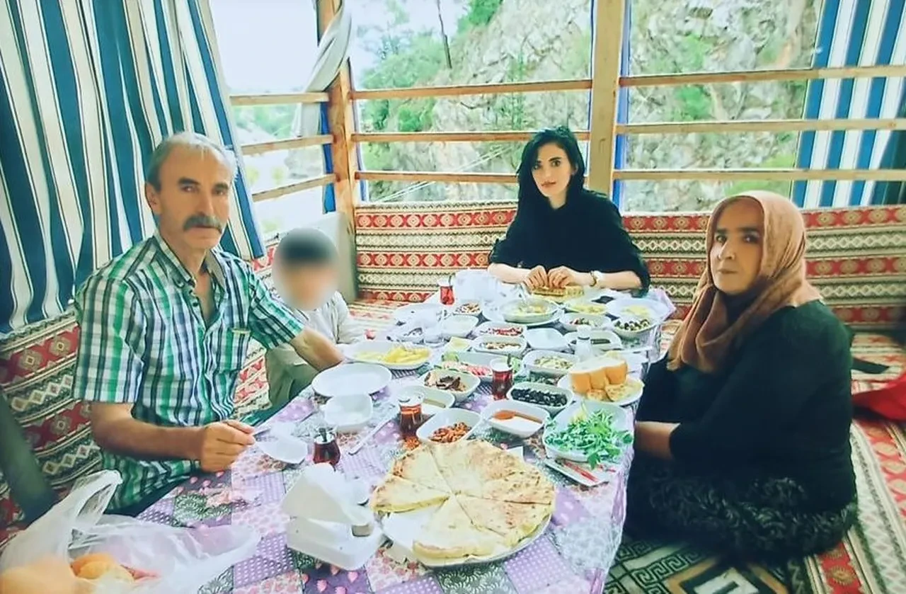 Vahşice öldürülen Kübra Yapıcı'nın anne ve babasının sözleri yürek dağladı! Baba cinayette 'kadın' detayına dikkat çekti 