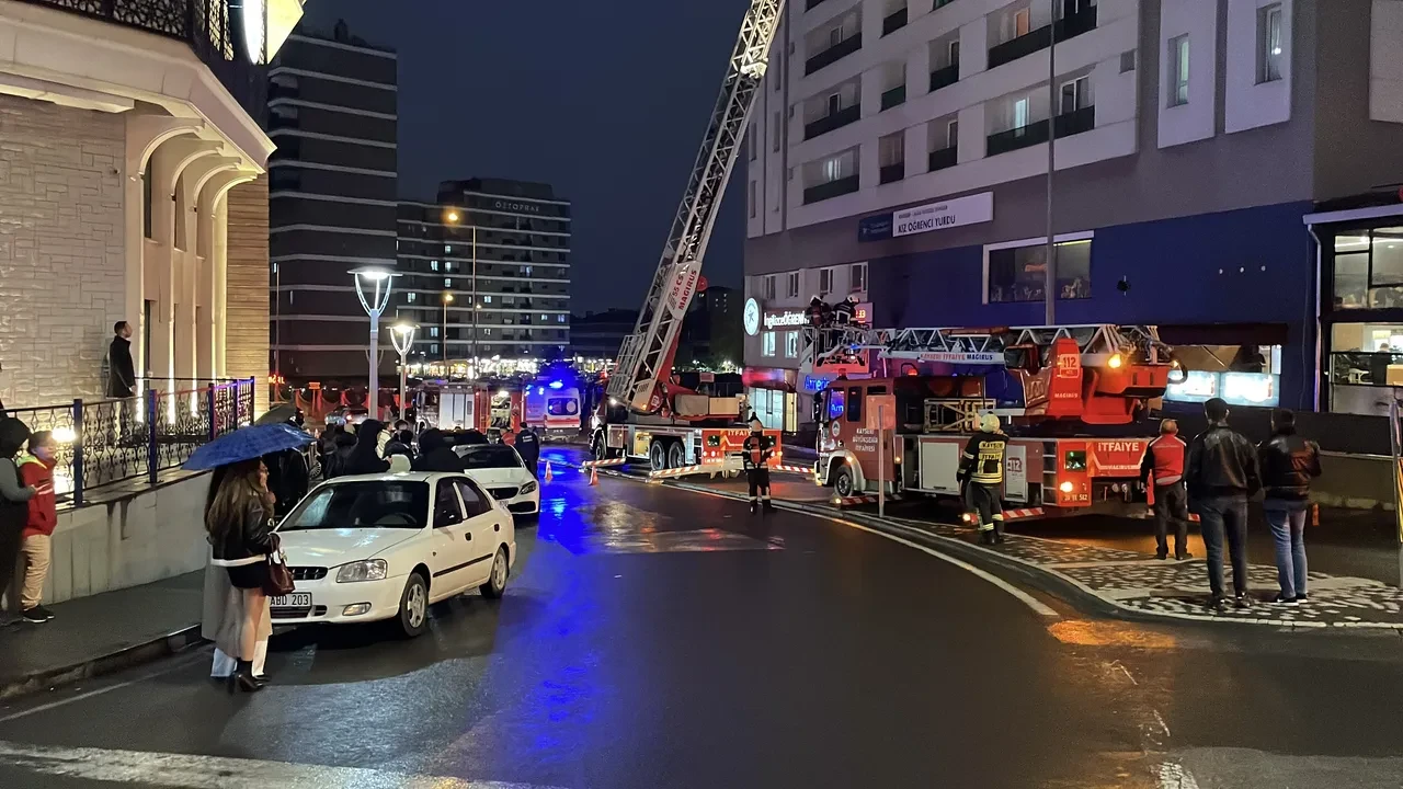 Yurtta yangın paniği: Öğrenciler sokağa döküldü