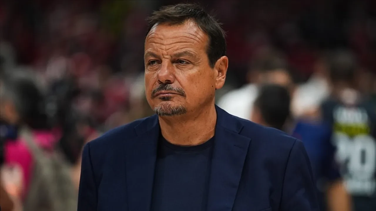 Ergin Ataman diskalifiye oldu! Panathinaikos-Valencia maçında başantrenörler birbirine girdi