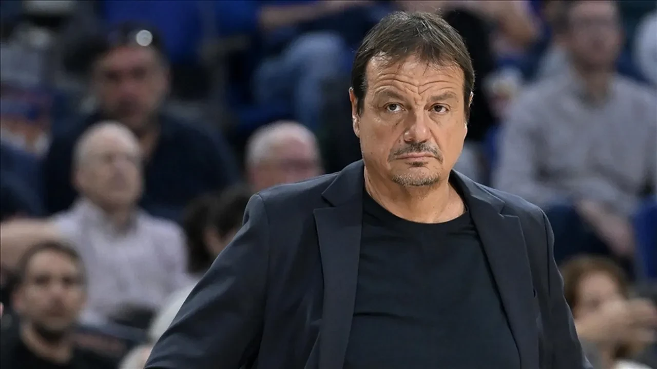 Ergin Ataman diskalifiye oldu! Panathinaikos-Valencia maçında başantrenörler birbirine girdi