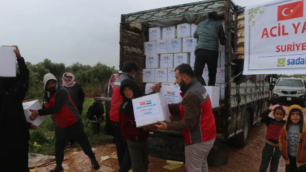 İdlib'de insani seferberlik: Sadakataşı’ndan 550 aileye gıda desteği!