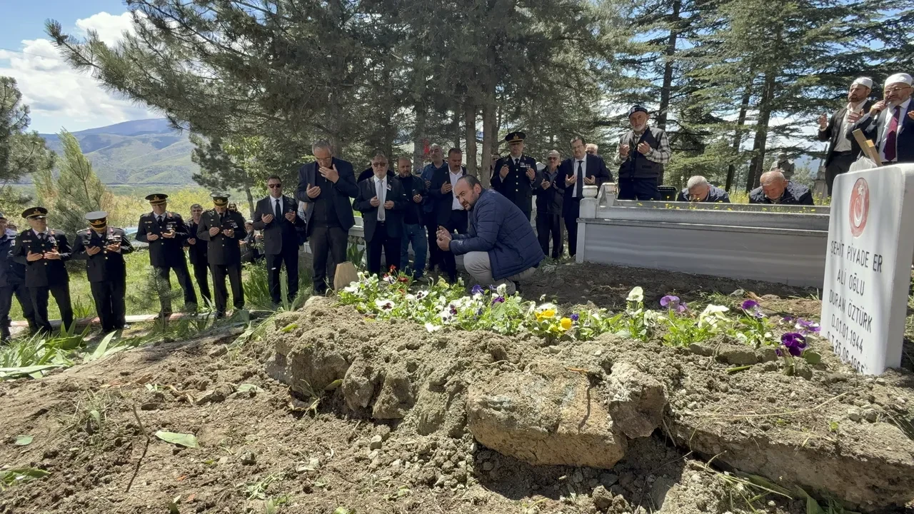 Iğdır’da şehit olan asker, 61 yıl sonra memleketinde gömüldü: Mezar taşı da onunla geldi