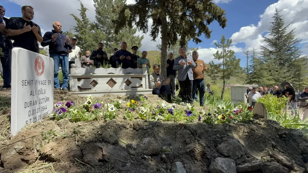 Iğdır’da şehit olan asker, 61 yıl sonra memleketinde gömüldü: Mezar taşı da onunla geldi