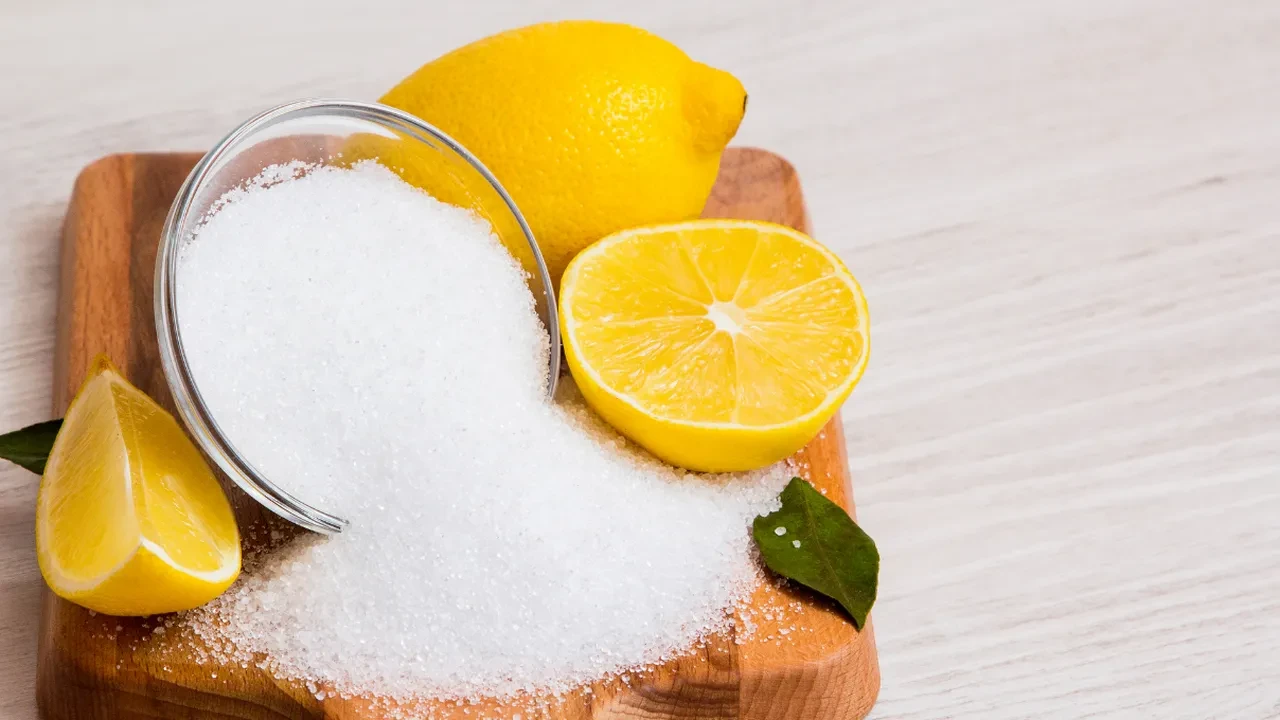 Kireçlenmiş çaydanlığa limon tuzu döküp kaynatın! En sağlıklı kireç sökme yöntemi
