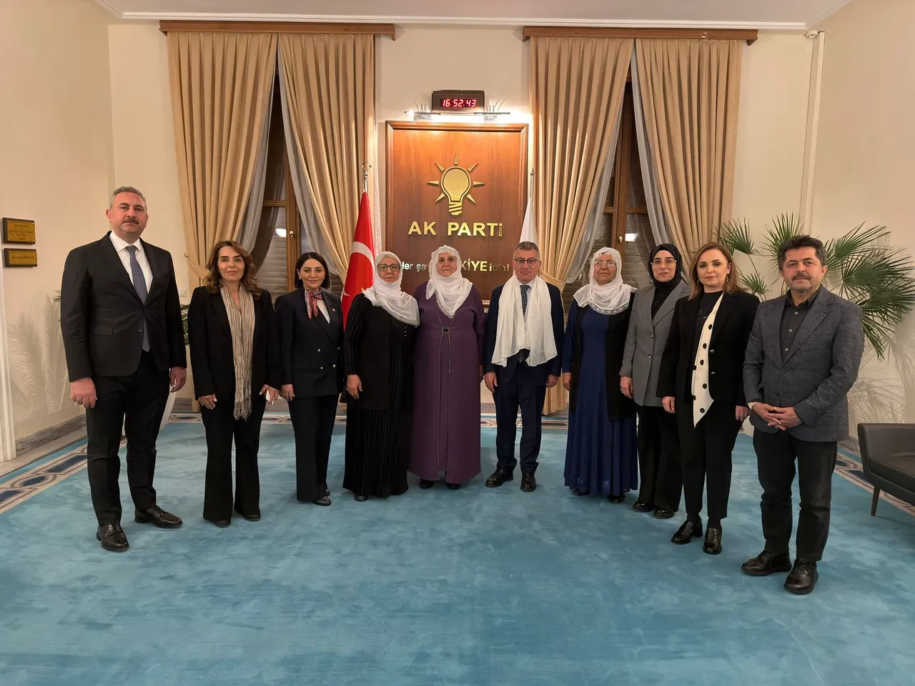 Barış Anneleri turunu tamamladı şimdi sıra Öcalan'da: TBMM'ye dilekçeyi sundular
