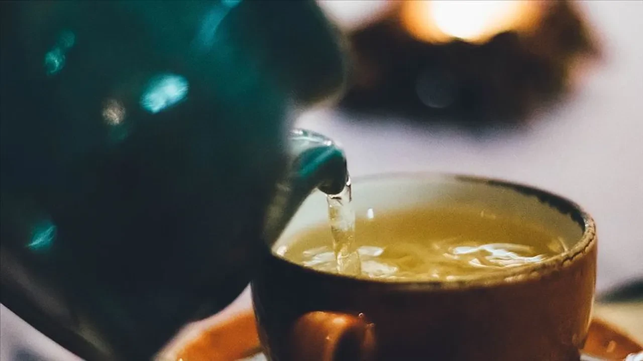 Çaya limon atarken bir kez daha düşünün! Kimse bilmiyordu ama meğer vücutta bu hasarı yapıyormuş...