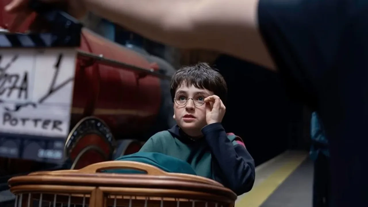 Harry Potter dizisinin seti karıştı! Eşyalara çip takıldı