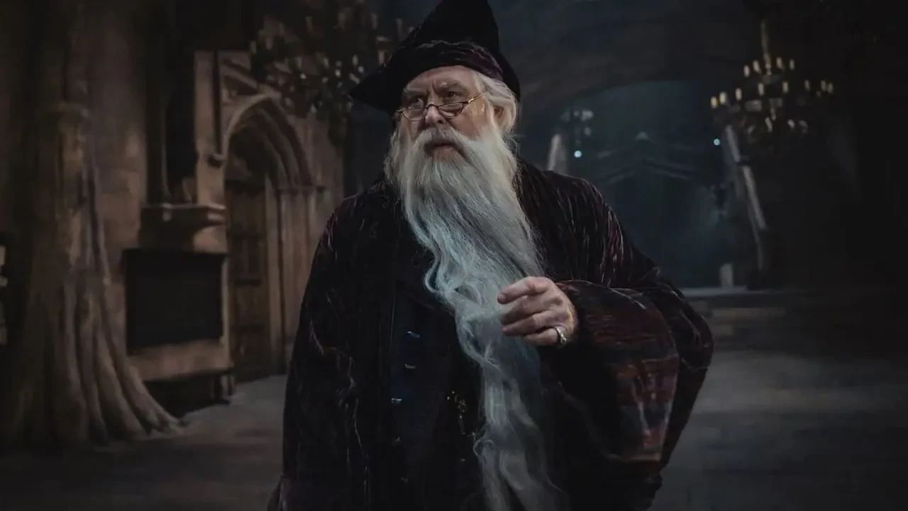 Harry Potter dizisinin seti karıştı! Eşyalara çip takıldı