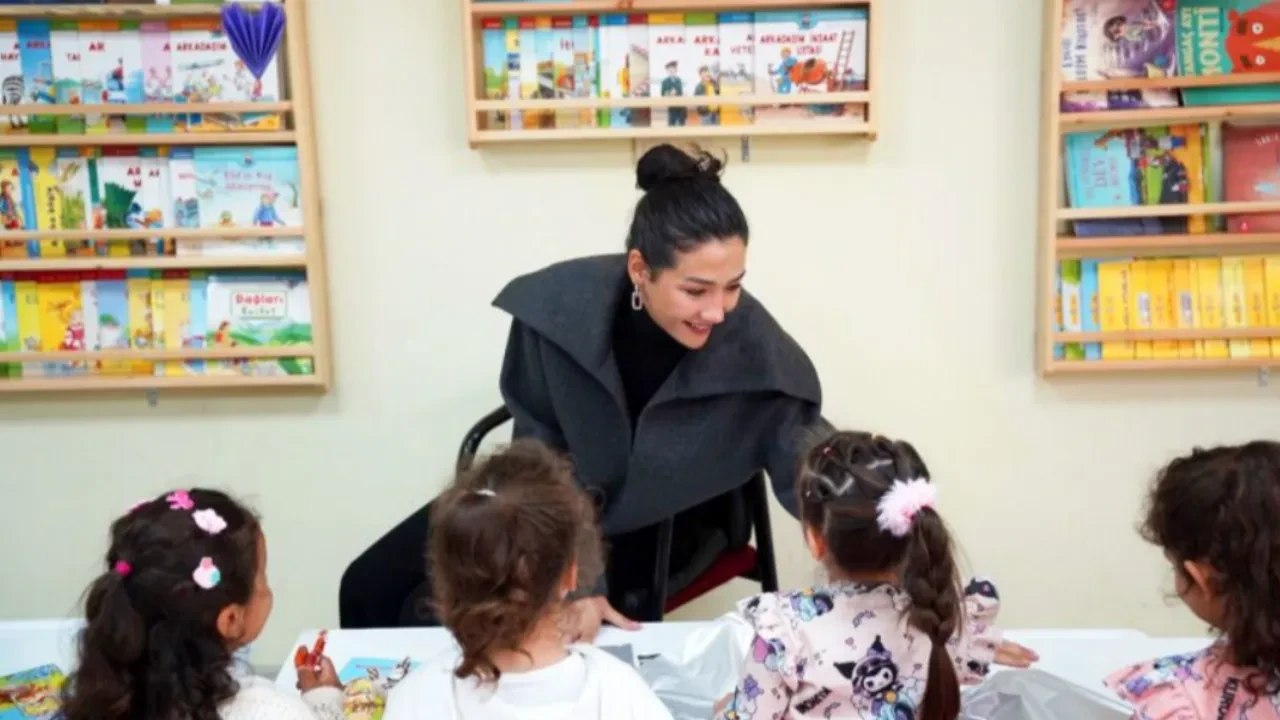 Hayranlarından Aybüke Pusat'a anlamlı sürpriz! Halef'in Melek'i için Aybüke Pusat Oyun Odası kuruldu