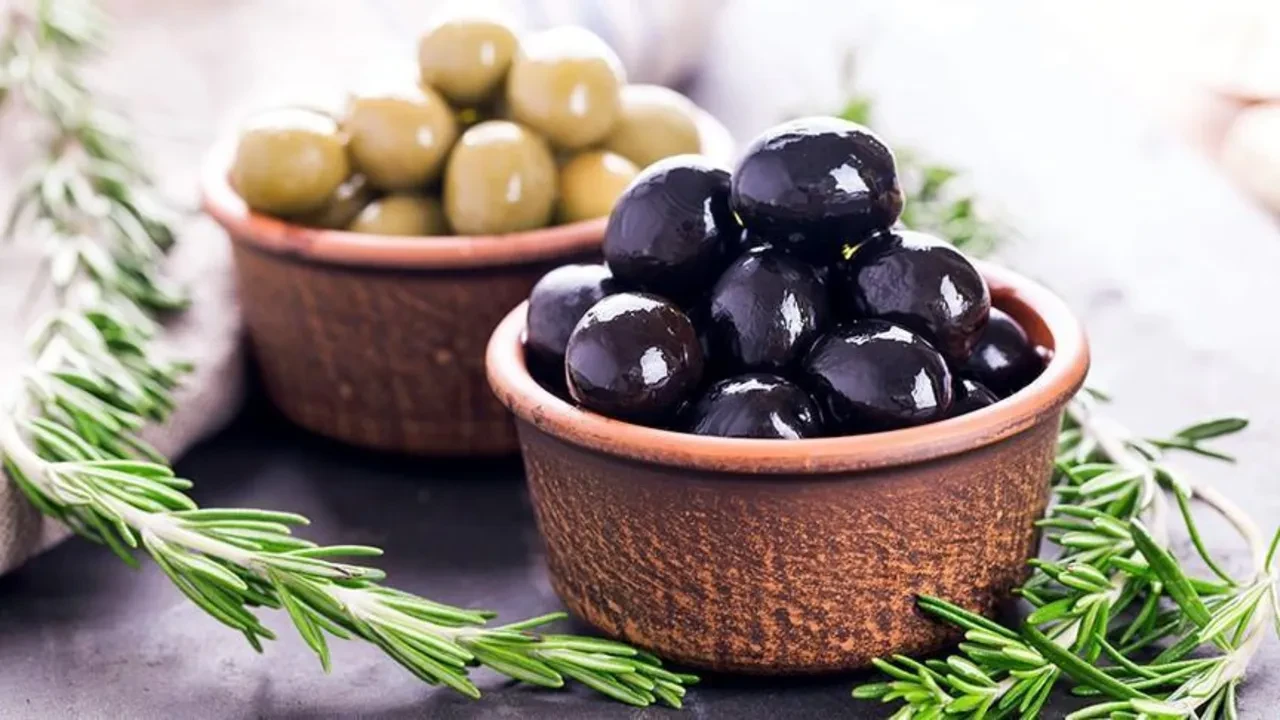 Her gün 5 tane zeytin yiyenlerin vücudunda bakın ne oluyor! Faydalı sanılıyordu ama gerçek bambaşka çıktı...
