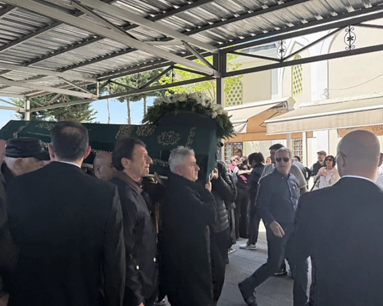 Kaya Çilingiroğlu’nun acı günü! Eski eşler Hülya Avşar ve Feraya Tanyolaç yalnız bırakmadı