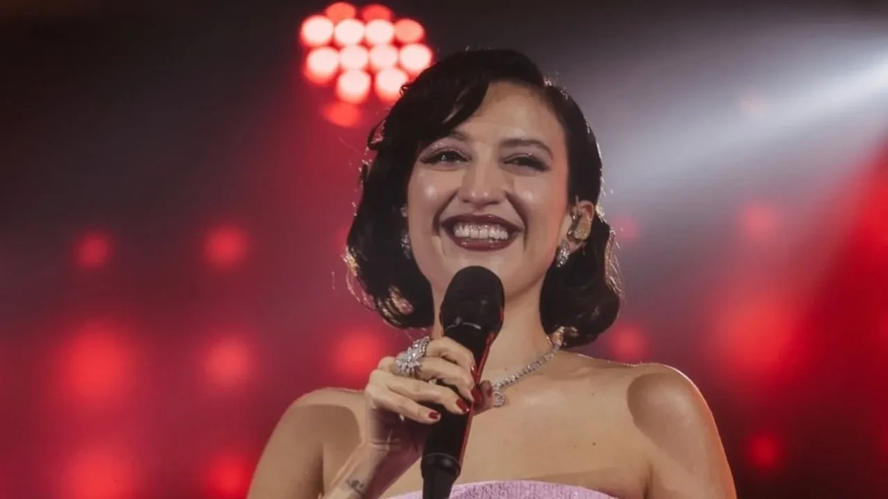 Melike Şahin’in bebeğinin cinsiyeti belli oldu! Ünlü şarkıcı anne olmak için gün sayıyor