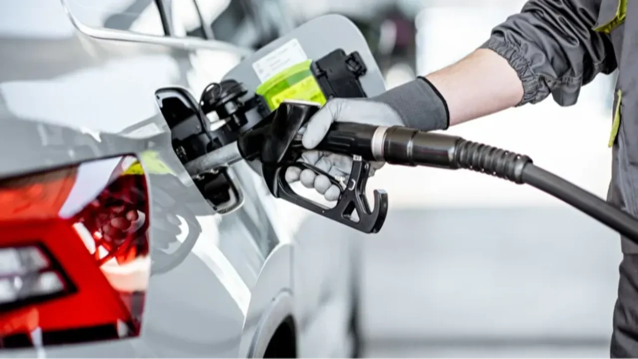 Motorin ve benzine indirim gelecek mi ne zaman? Güncel akaryakıt fiyatları