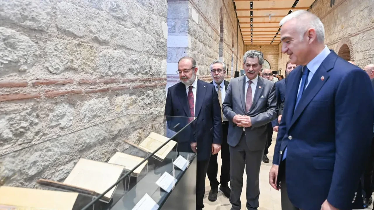 Osmanlı'nın 500 yıllık ilim geleneğine ışık tutan dev külliyat! Bakan Ersoy: Mazisine sahip çıkan istikbaline yön verir