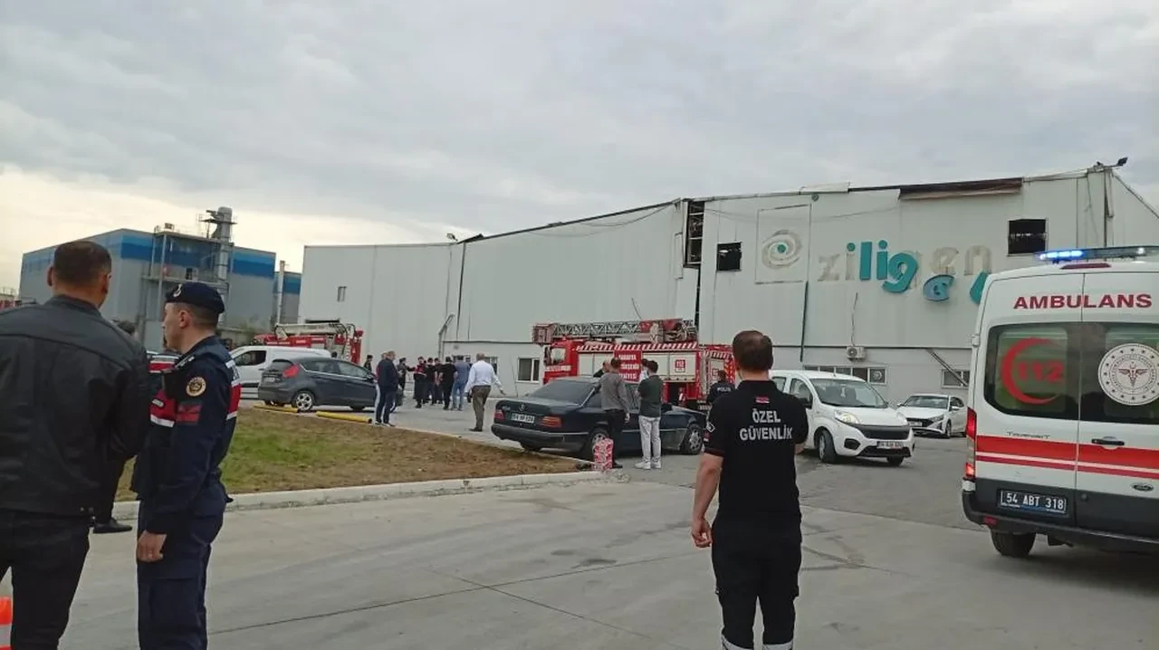 Sakarya'da fabrikanın kazanı patladı: 8 işçi yaralı