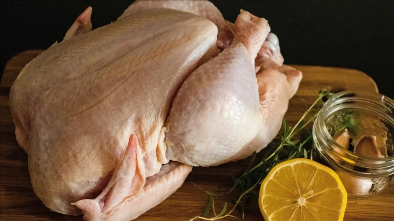Tavuğu pişirmeden önce sakın yıkamayın! Çoğumuz yapıyor ama aslında ölümcül bir hataymış