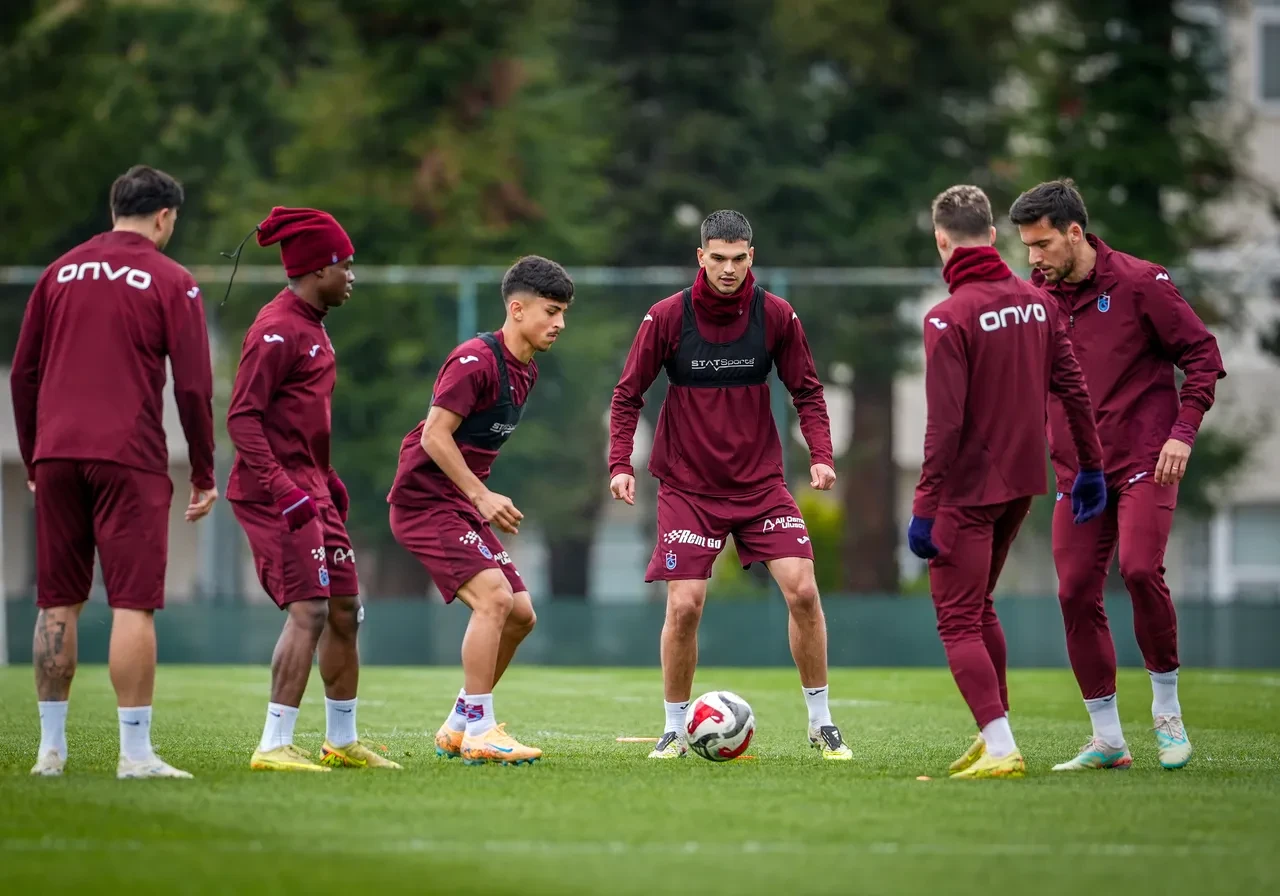 Beşiktaş, sahasında Trabzonspor'u ağırlıyor! Tek hedef derbi galibiyeti: İşte dev maçın muhtemel 11'leri...