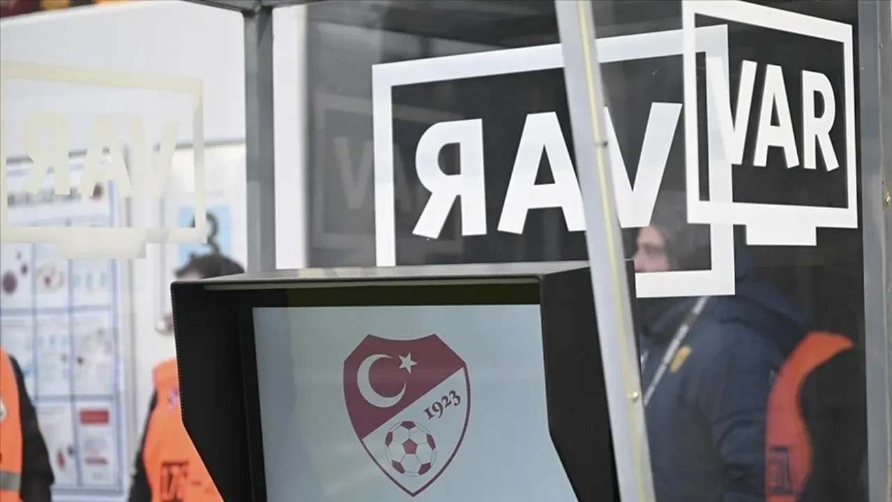 Beşiktaş-Trabzonspor derbisinin VAR hakemi açıklandı!