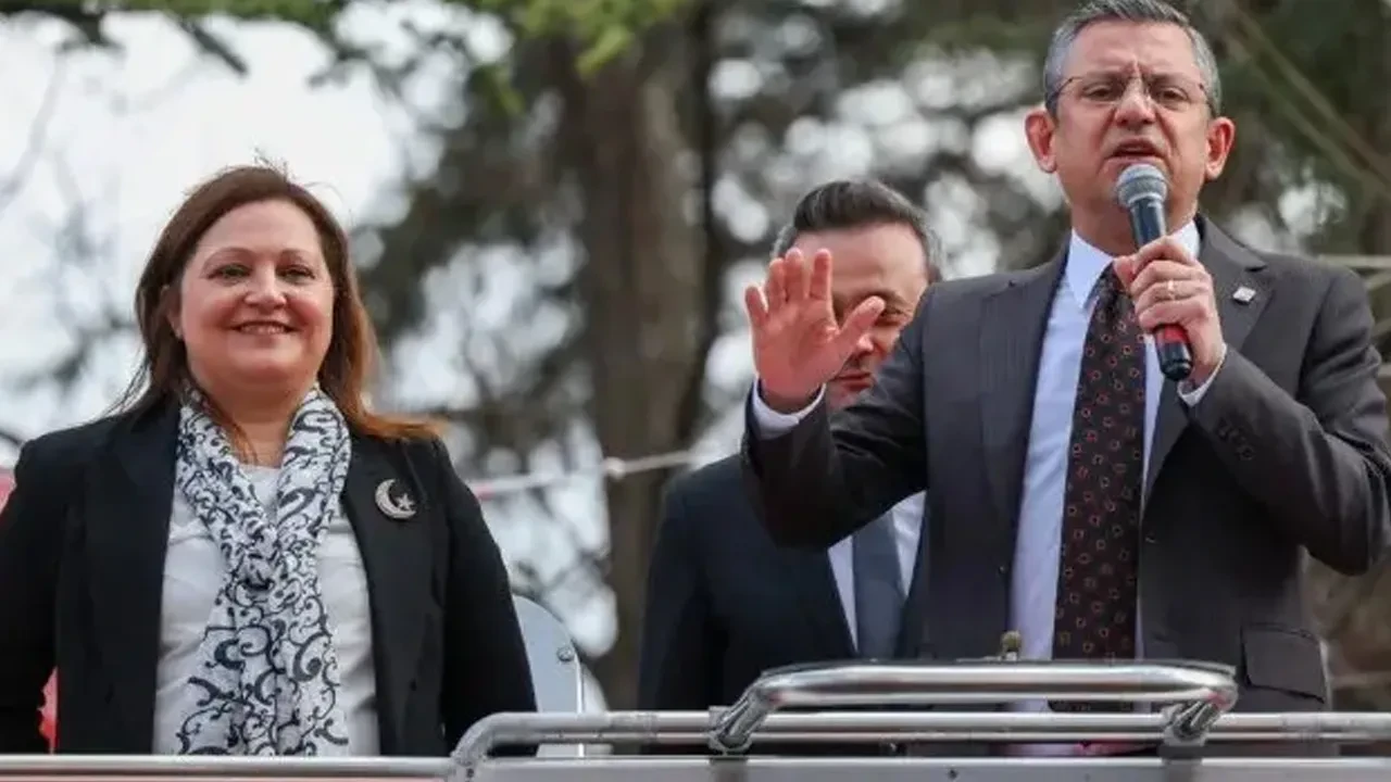 Burcu Köksal AK Parti'ye geçecek mi? Ömer Çelik'ten dikkat çeken açıklama 