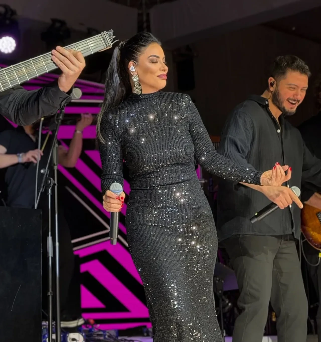 Eski halinden eser kalmadı! Şarkıcı Zara, yeni görüntüsüyle hayranlarına şok yaşattı
