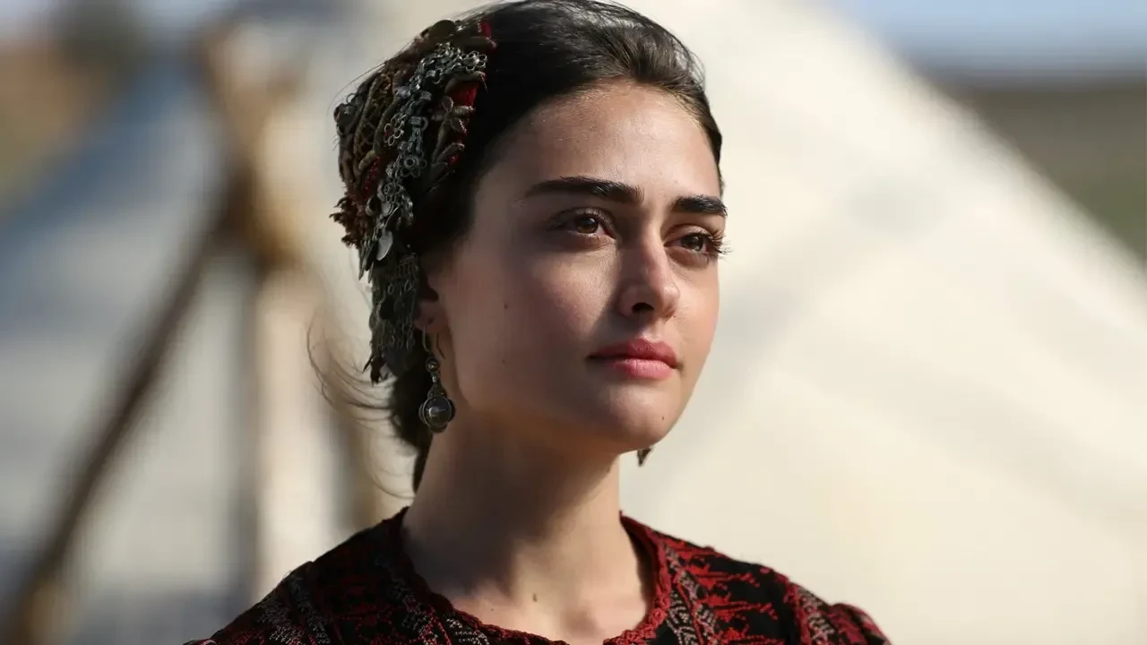 Esra Bilgiç’ten dikkat çeken hamle! Şebnem Ferah'ı takibi bıraktı