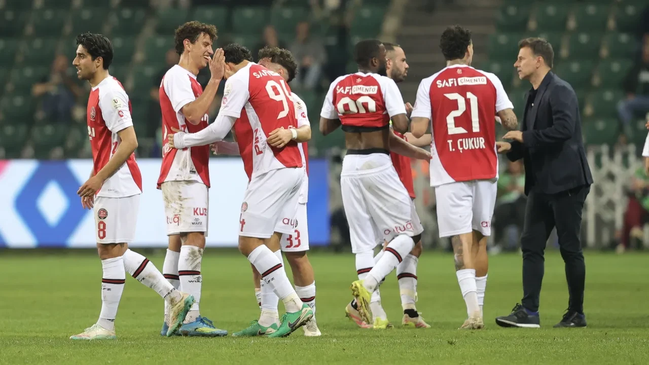 Fatih Karagümrük, Süper Lig'e veda etti! İstanbul ekibine galibiyet yetmedi