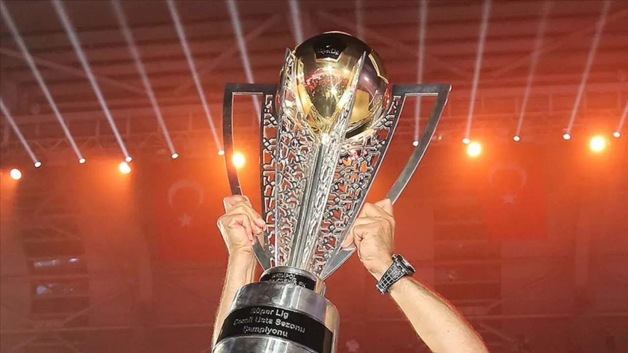 Fenerbahçe nasıl şampiyon olur, kaç puan gerekiyor? Trendyol Süper Lig güncel puan durumu sıralaması