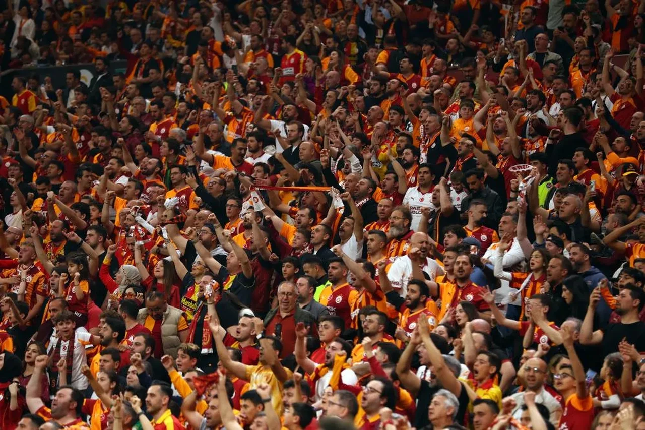 Galatasaray şampiyonluğunu ilan etti! Okan Buruk Türk futbol tarihine geçti