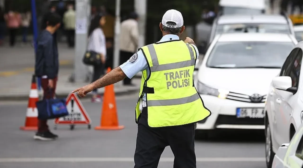 İstanbul'da 3 ilçede trafik alarmı: Cumartesi günü bu yollar kapalı