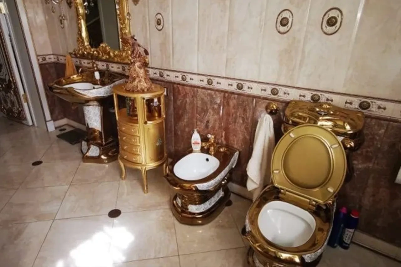 Klozete çamaşır suyu döküp sakın fırçalamayın! Meğer banyonuzu sessiz bir zehir yuvasına çeviriyormuş...