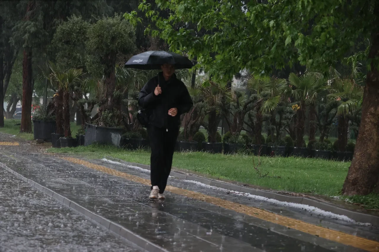 Meteoroloji'den 35 il için sağanak uyarısı: Bahar yağmurları bastıracak