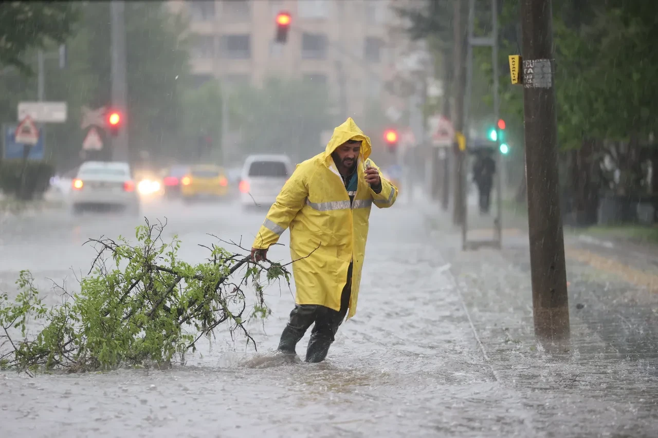Meteoroloji'den 35 il için sağanak uyarısı: Bahar yağmurları bastıracak