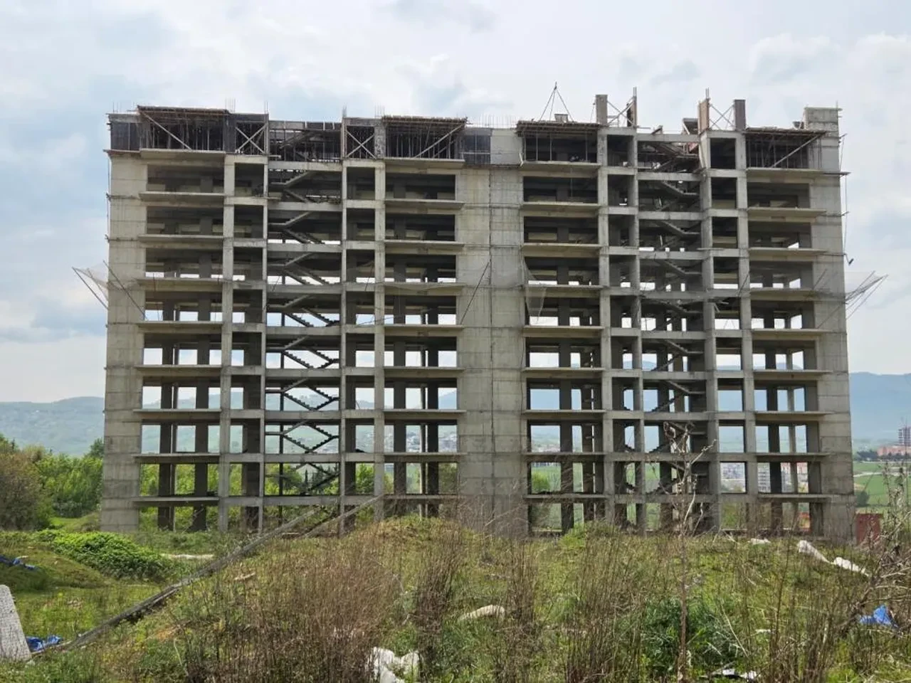 Samsun'da 543 dairelik site 10 yıldır bitmedi! Olmayan binaya çıkarılan tapuyla vatandaş vergi ödüyor
