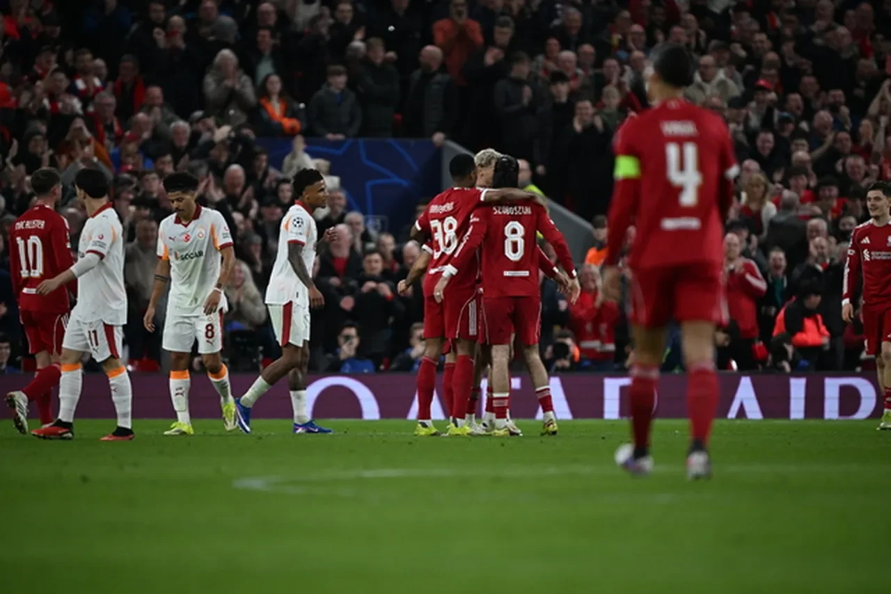 Süper Lig'de şampiyonluk düğümü çözülüyor! Galatasaray, Antalyaspor karşısına çıkıyor: İşte muhtemel 11'ler...