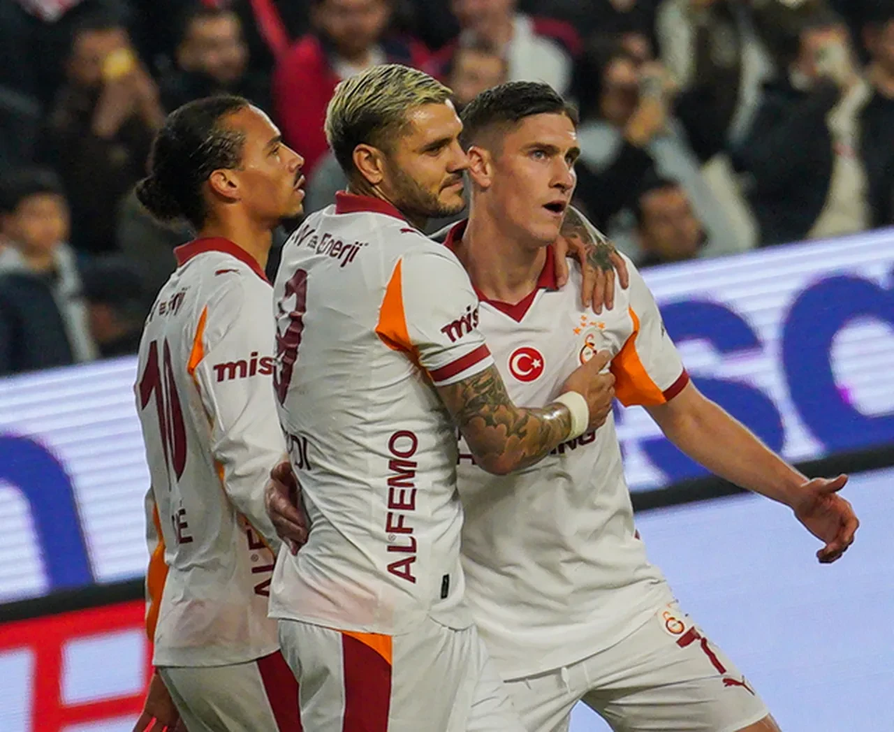 Süper Lig'de şampiyonluk düğümü çözülüyor! Galatasaray, Antalyaspor karşısına çıkıyor: İşte muhtemel 11'ler...