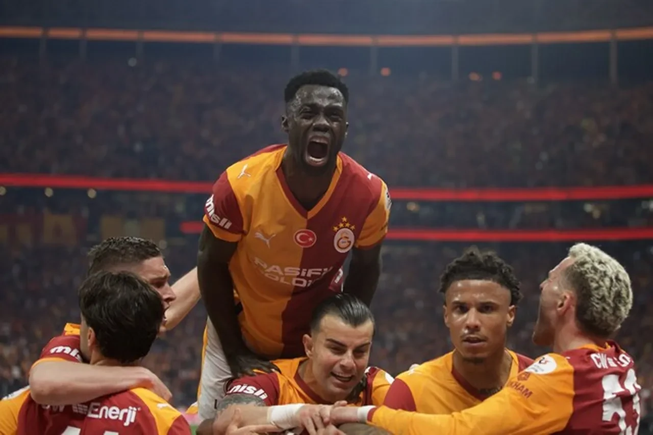 Süper Lig'de şampiyonluk düğümü çözülüyor! Galatasaray, Antalyaspor karşısına çıkıyor: İşte muhtemel 11'ler...