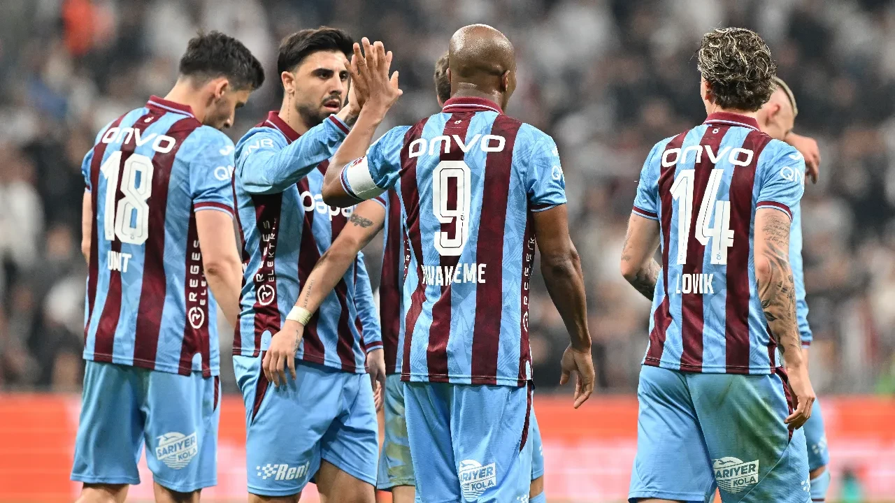 Trabzonspor, derbide Beşiktaş'ı mağlup etti! Bordo-mavililerden 2-1'lik galibiyet